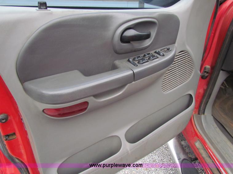 image for item G4339 2003 Ford F150 XLT pickup truck