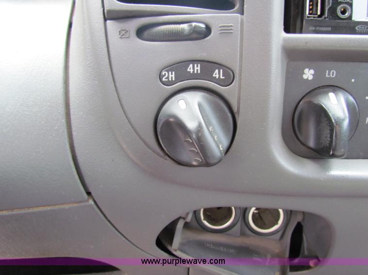 image for item G4339 2003 Ford F150 XLT pickup truck