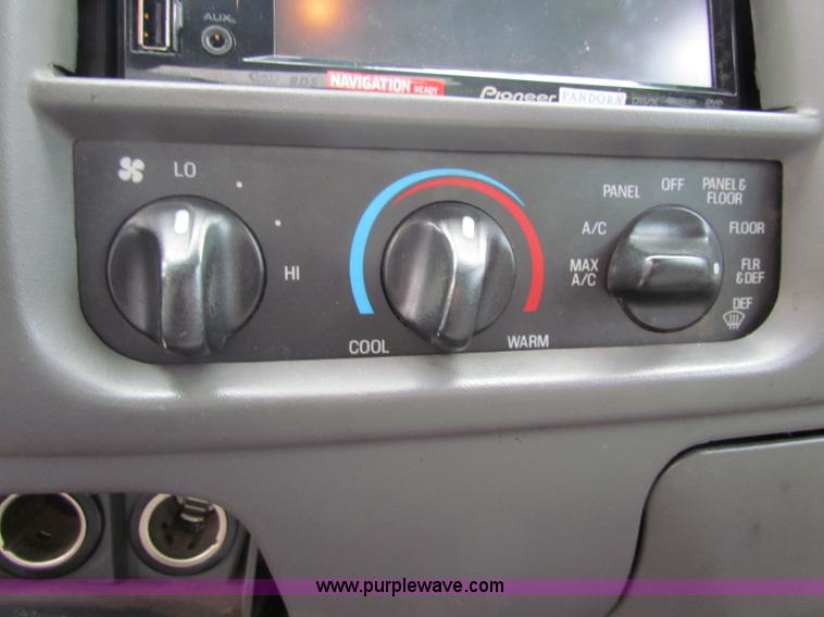 image for item G4339 2003 Ford F150 XLT pickup truck