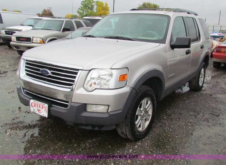 image for item G4351 2006 Ford Explorer XLT SUV