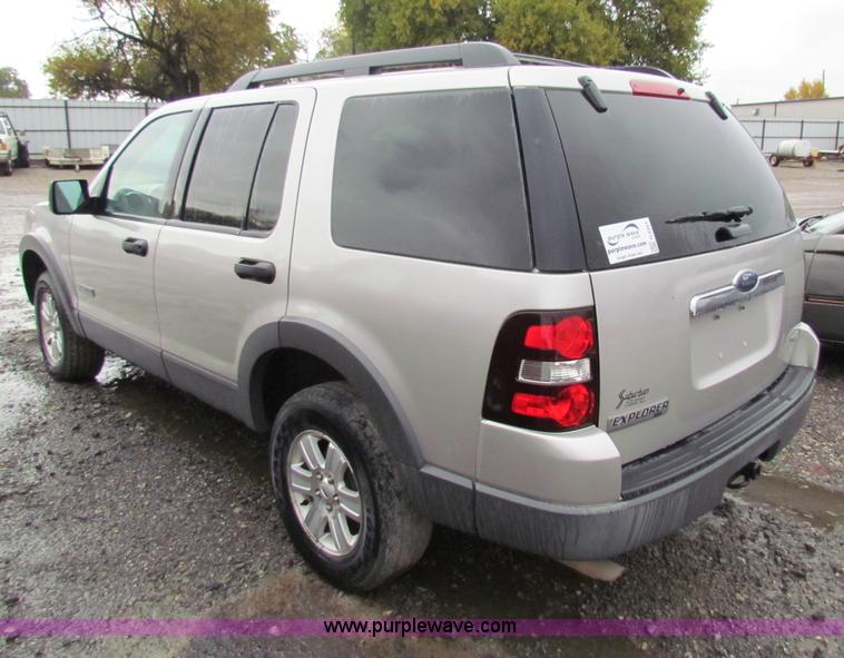 image for item G4351 2006 Ford Explorer XLT SUV