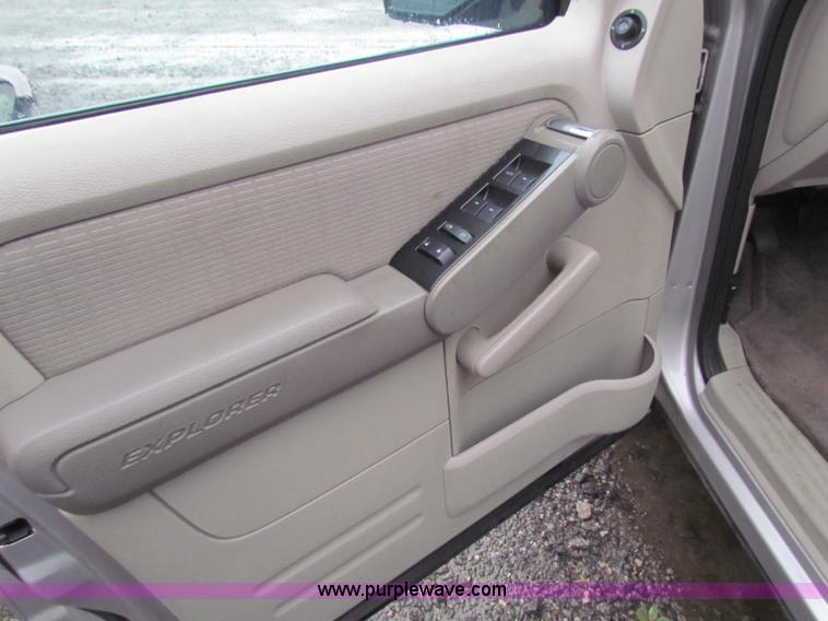 image for item G4351 2006 Ford Explorer XLT SUV