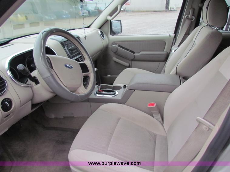 image for item G4351 2006 Ford Explorer XLT SUV