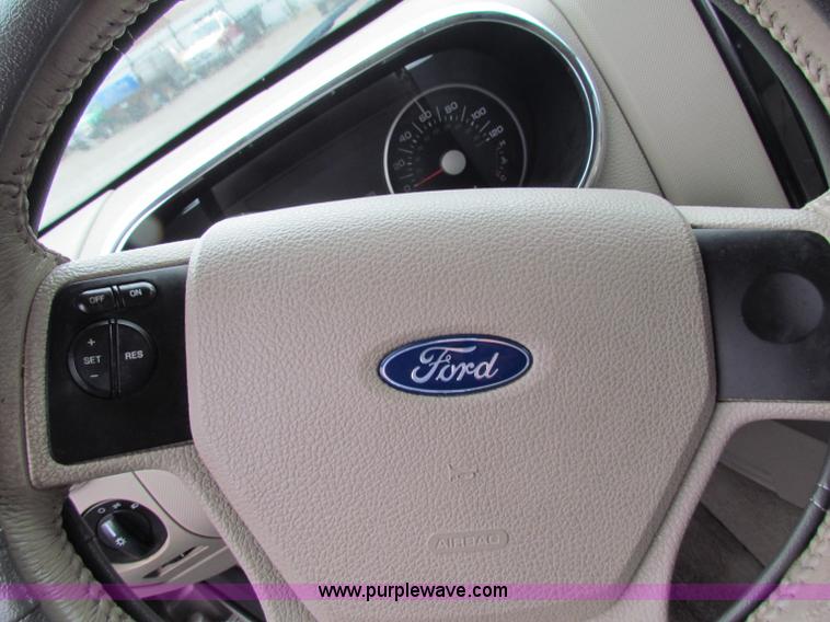 image for item G4351 2006 Ford Explorer XLT SUV
