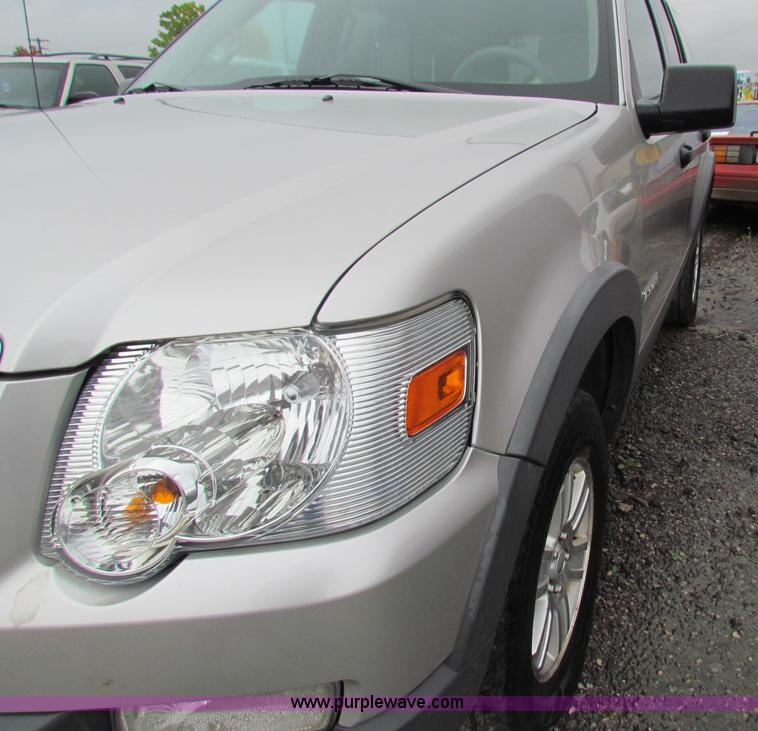 image for item G4351 2006 Ford Explorer XLT SUV
