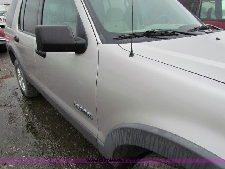 image for item G4351 2006 Ford Explorer XLT SUV