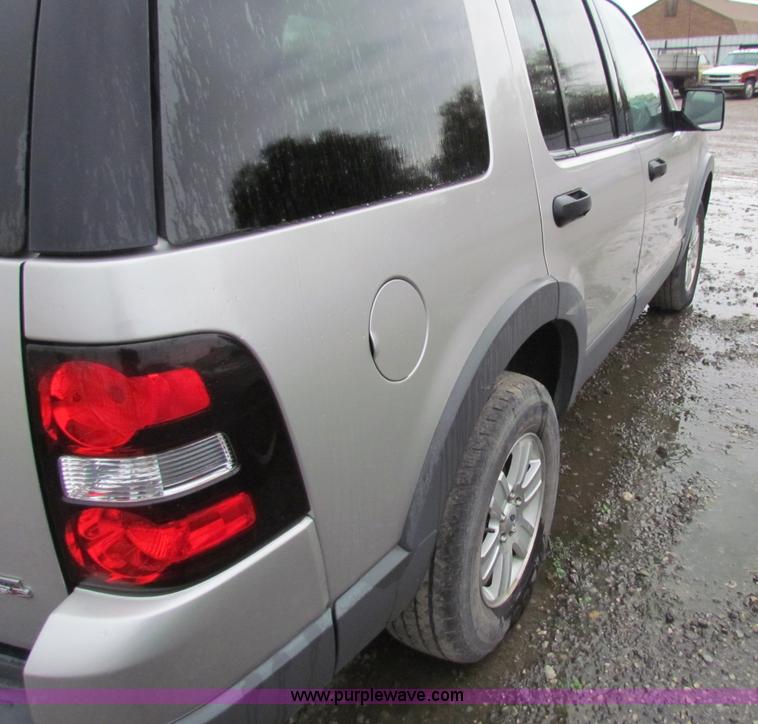 image for item G4351 2006 Ford Explorer XLT SUV