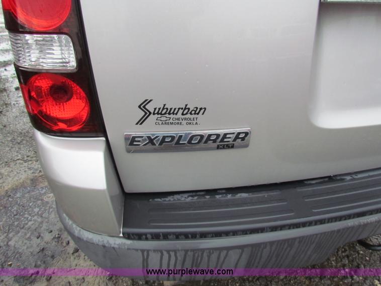 image for item G4351 2006 Ford Explorer XLT SUV