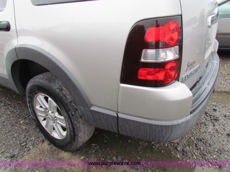 image for item G4351 2006 Ford Explorer XLT SUV