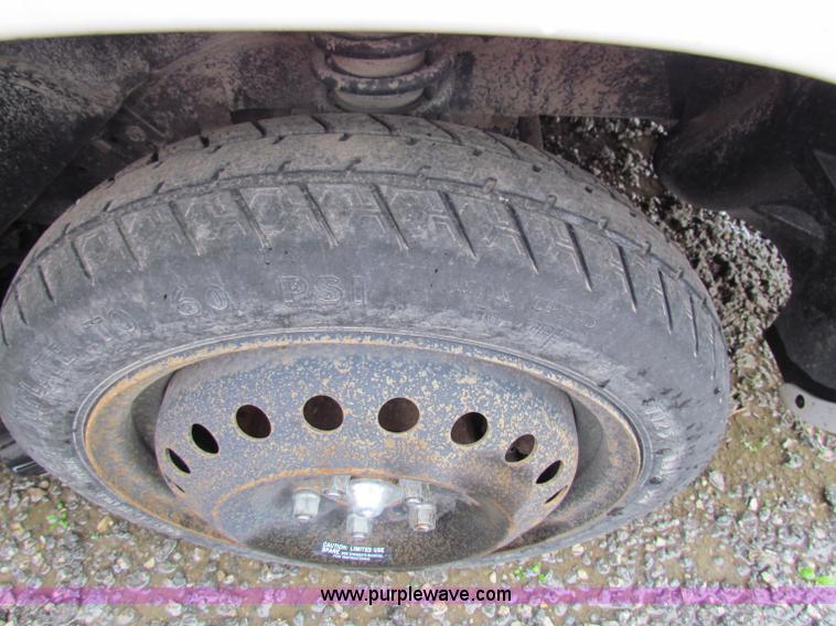 image for item G4353 2000 Chrysler Cirrus LXi