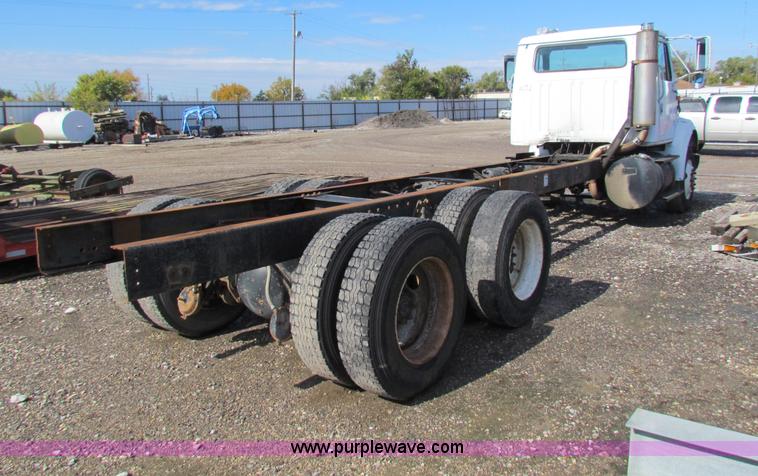 image for item G4364 1991 International 8100 semi truck