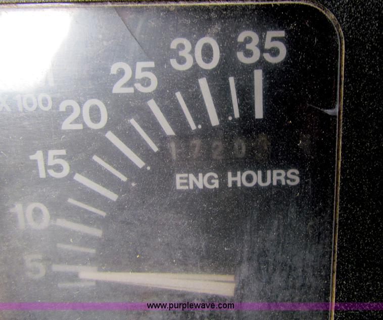 image for item G4364 1991 International 8100 semi truck