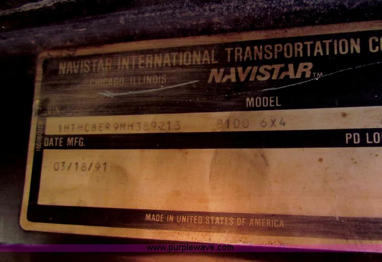 image for item G4364 1991 International 8100 semi truck