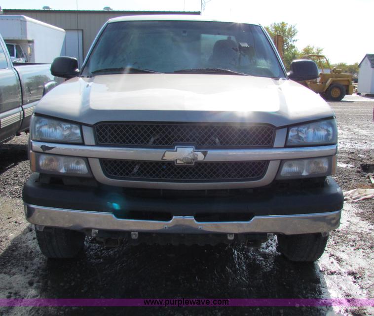 image for item G4365 2003 Chevrolet Silverado 2500HD Ext. Cab pickup truck