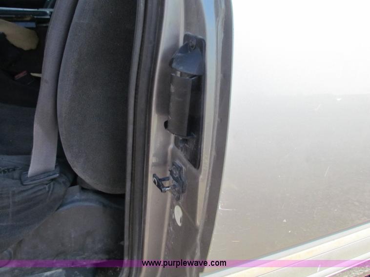 image for item G4365 2003 Chevrolet Silverado 2500HD Ext. Cab pickup truck