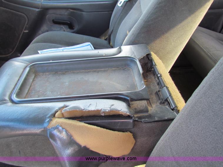 image for item G4365 2003 Chevrolet Silverado 2500HD Ext. Cab pickup truck