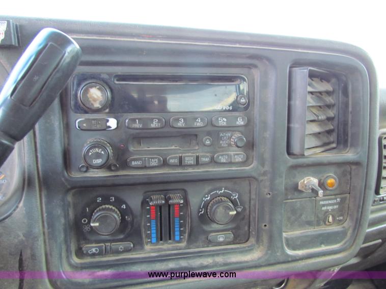 image for item G4365 2003 Chevrolet Silverado 2500HD Ext. Cab pickup truck