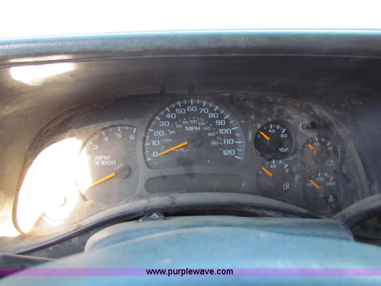 image for item G4365 2003 Chevrolet Silverado 2500HD Ext. Cab pickup truck