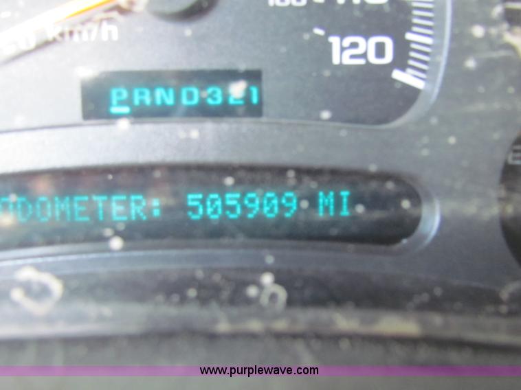 image for item G4365 2003 Chevrolet Silverado 2500HD Ext. Cab pickup truck