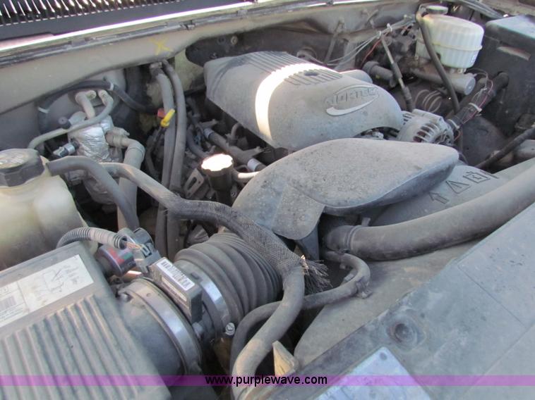 image for item G4365 2003 Chevrolet Silverado 2500HD Ext. Cab pickup truck