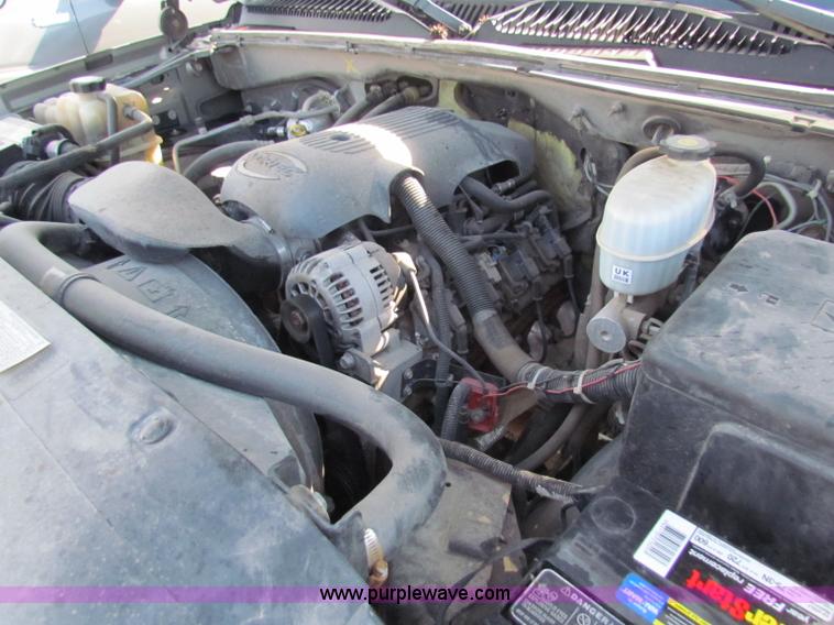 image for item G4365 2003 Chevrolet Silverado 2500HD Ext. Cab pickup truck