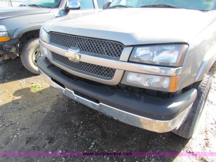 image for item G4365 2003 Chevrolet Silverado 2500HD Ext. Cab pickup truck