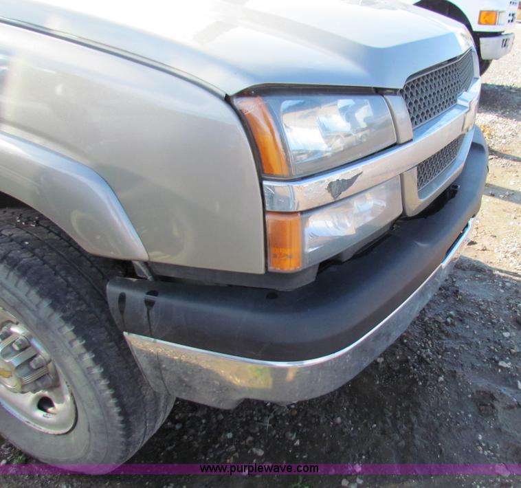 image for item G4365 2003 Chevrolet Silverado 2500HD Ext. Cab pickup truck