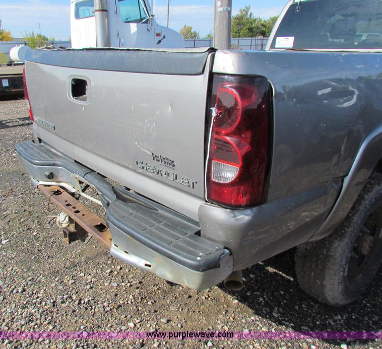 image for item G4365 2003 Chevrolet Silverado 2500HD Ext. Cab pickup truck
