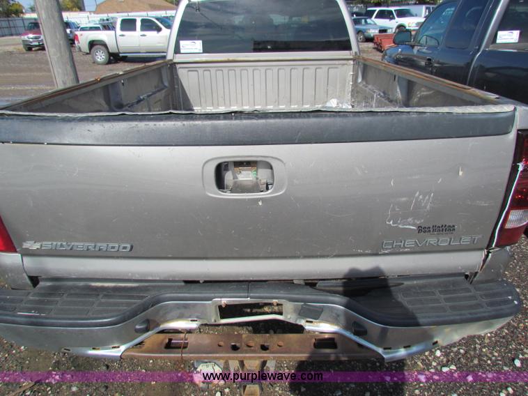 image for item G4365 2003 Chevrolet Silverado 2500HD Ext. Cab pickup truck