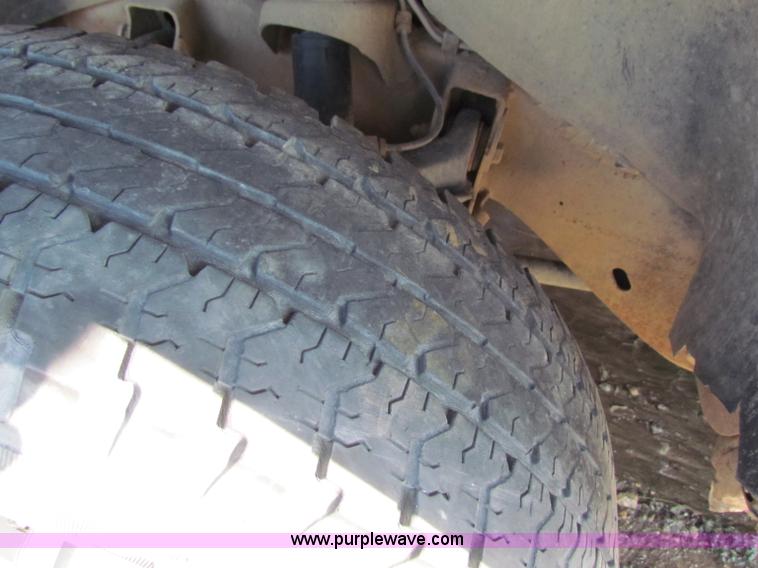 image for item G4365 2003 Chevrolet Silverado 2500HD Ext. Cab pickup truck