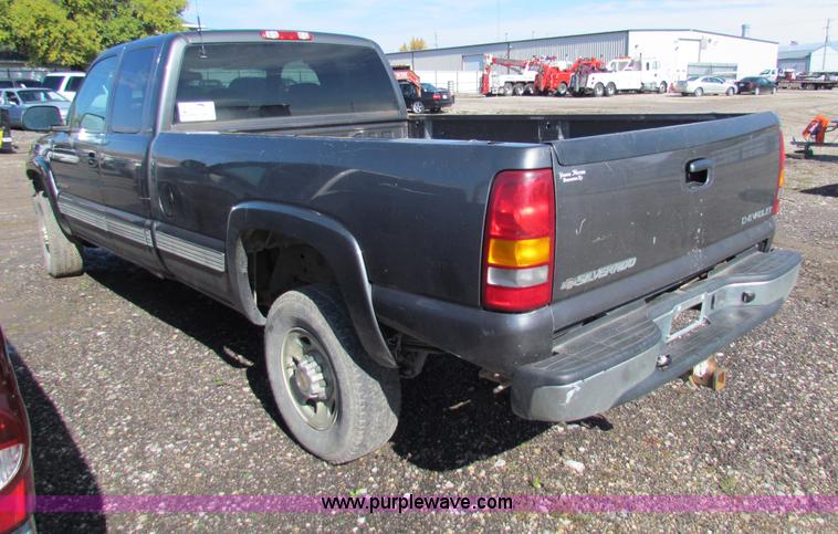 image for item G4366 2001 Chevrolet Silverado 2500HD Ext. Cab pickup truck