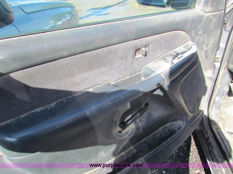 image for item G4366 2001 Chevrolet Silverado 2500HD Ext. Cab pickup truck