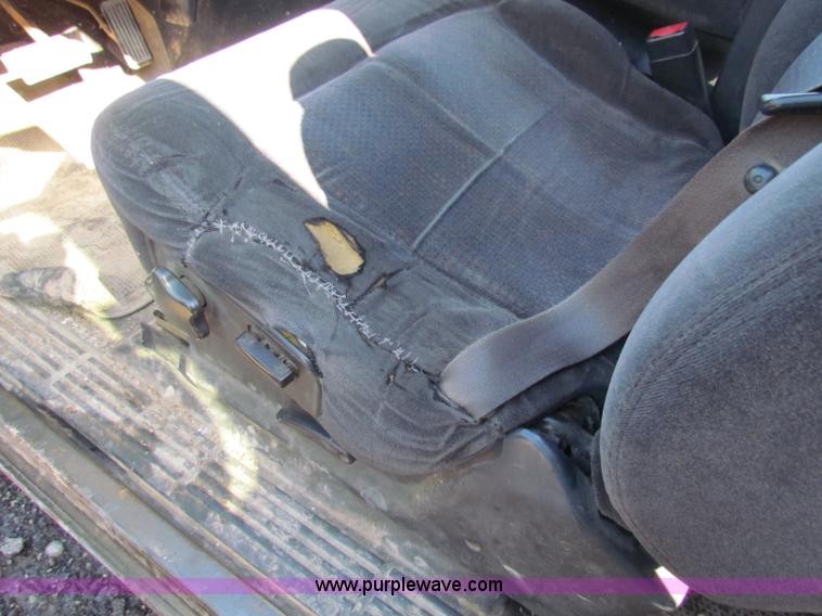 image for item G4366 2001 Chevrolet Silverado 2500HD Ext. Cab pickup truck