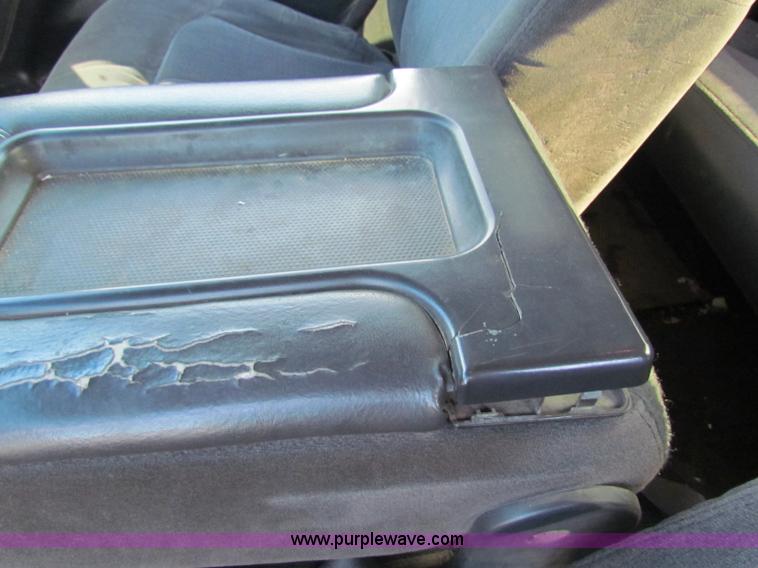 image for item G4366 2001 Chevrolet Silverado 2500HD Ext. Cab pickup truck