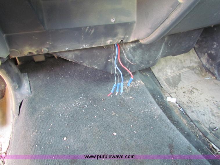 image for item G4366 2001 Chevrolet Silverado 2500HD Ext. Cab pickup truck