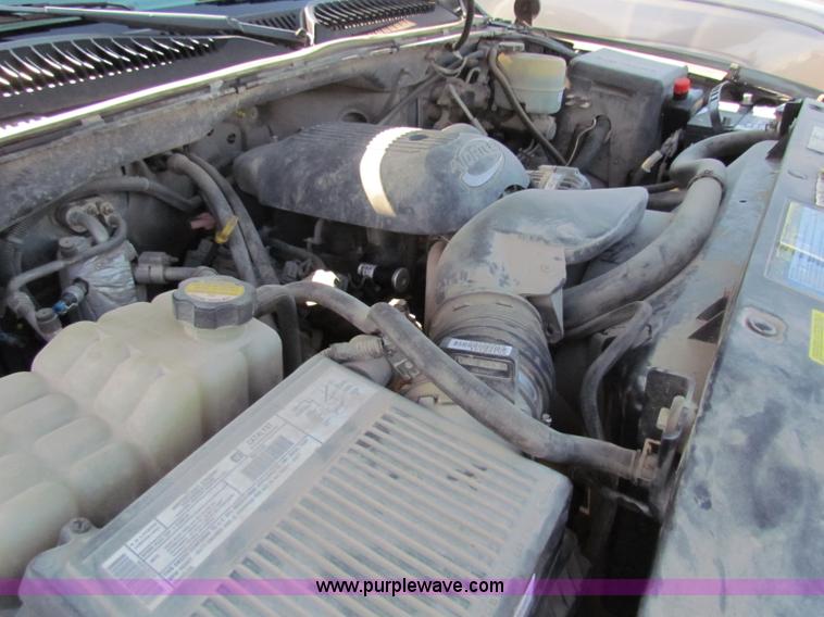 image for item G4366 2001 Chevrolet Silverado 2500HD Ext. Cab pickup truck