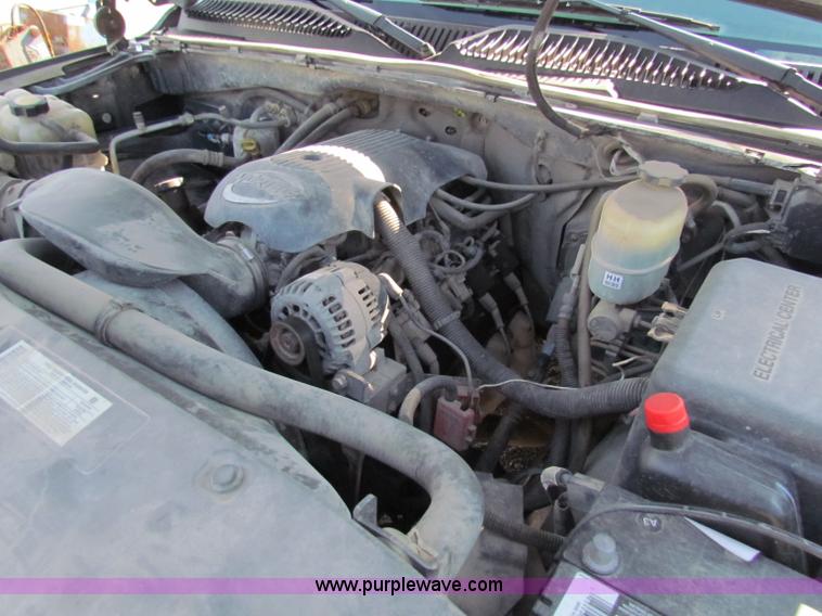 image for item G4366 2001 Chevrolet Silverado 2500HD Ext. Cab pickup truck