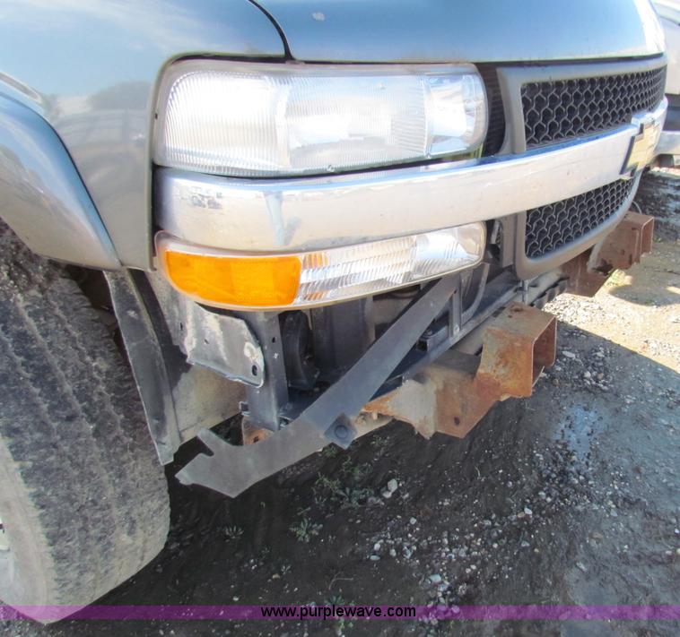 image for item G4366 2001 Chevrolet Silverado 2500HD Ext. Cab pickup truck