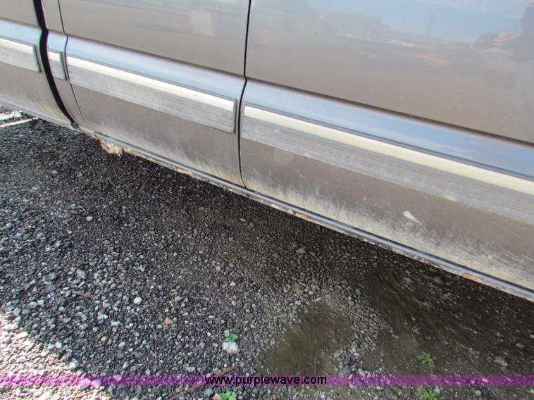 image for item G4366 2001 Chevrolet Silverado 2500HD Ext. Cab pickup truck