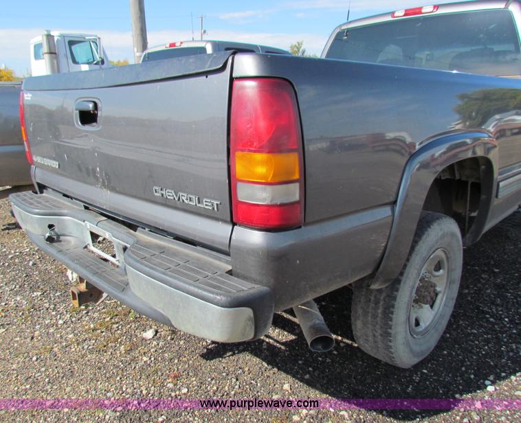 image for item G4366 2001 Chevrolet Silverado 2500HD Ext. Cab pickup truck