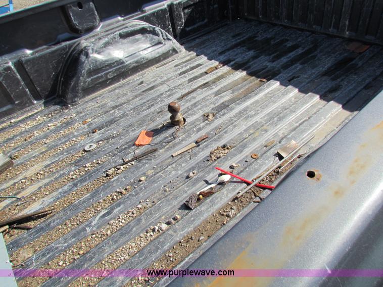 image for item G4366 2001 Chevrolet Silverado 2500HD Ext. Cab pickup truck