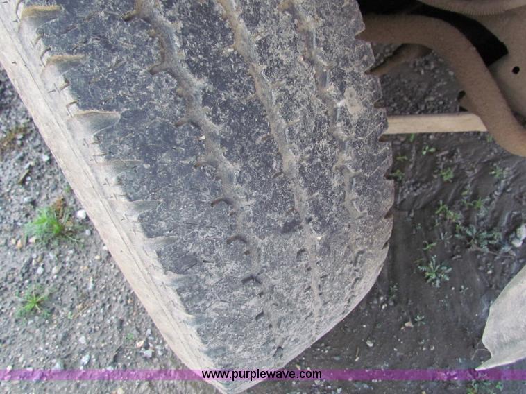 image for item G4366 2001 Chevrolet Silverado 2500HD Ext. Cab pickup truck