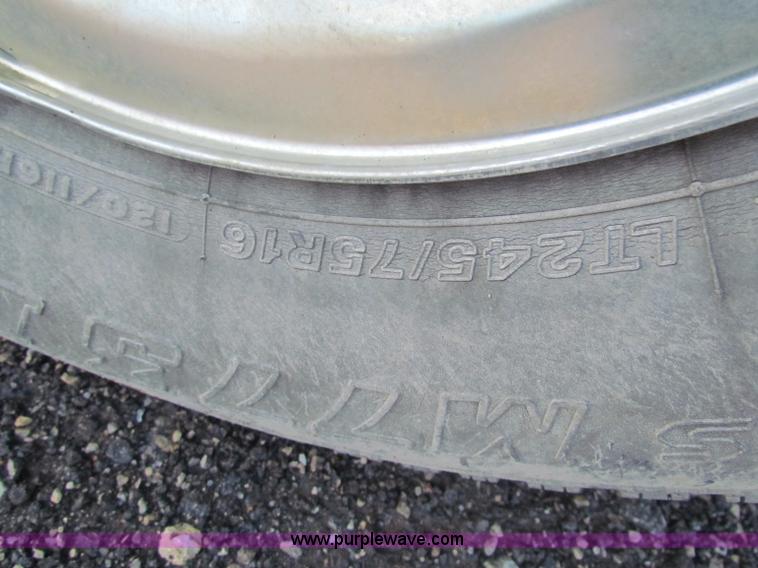 image for item G4366 2001 Chevrolet Silverado 2500HD Ext. Cab pickup truck