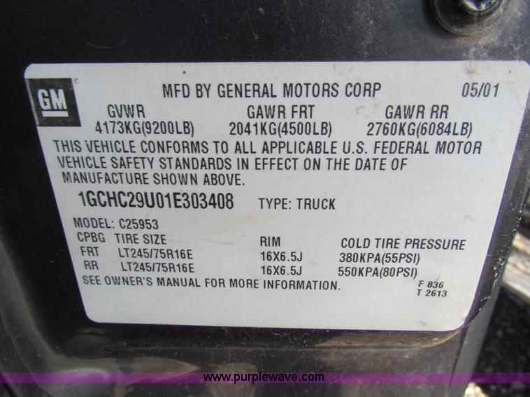 image for item G4366 2001 Chevrolet Silverado 2500HD Ext. Cab pickup truck