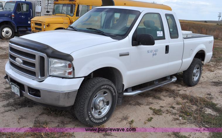 image for item G6175 2005 Ford F250 Super Duty XLT SuperCab pickup truck