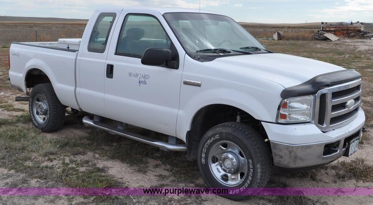 image for item G6175 2005 Ford F250 Super Duty XLT SuperCab pickup truck