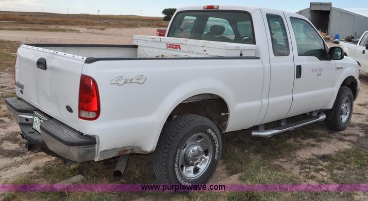 image for item G6175 2005 Ford F250 Super Duty XLT SuperCab pickup truck