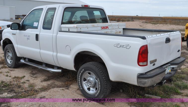 image for item G6175 2005 Ford F250 Super Duty XLT SuperCab pickup truck
