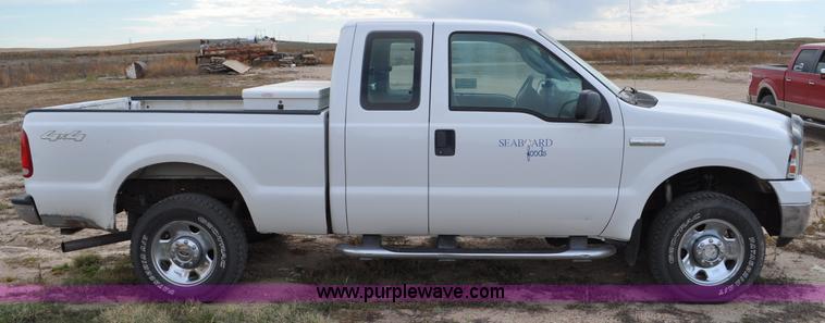 image for item G6175 2005 Ford F250 Super Duty XLT SuperCab pickup truck