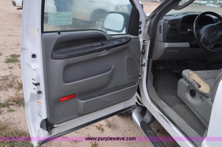 image for item G6175 2005 Ford F250 Super Duty XLT SuperCab pickup truck